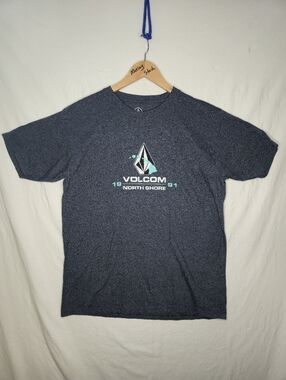 Volcom Ladies Gray Short Sleeved Tee Shirt With 1991 North Shore Logo Size Large